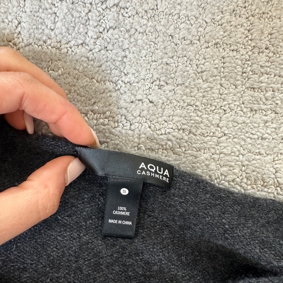 AQUA Cashmere
Skull Intarsia Cashmere Sweater - 100% cashmere - Picture 4 of 5